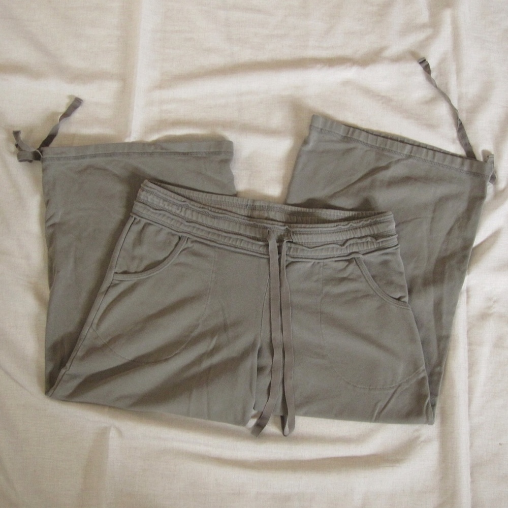 Avani Organic Olive Green Capris L